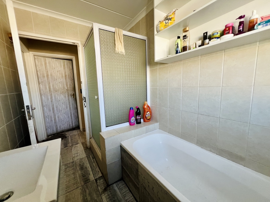 2 Bedroom Property for Sale in Guldenland Western Cape